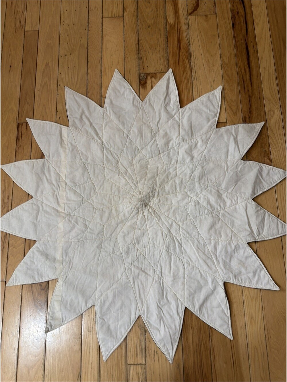 VTG Handmade Star Quilt Table Topper Centerpiece Floral 36” Country Farm Boho - Picture 5 of 5